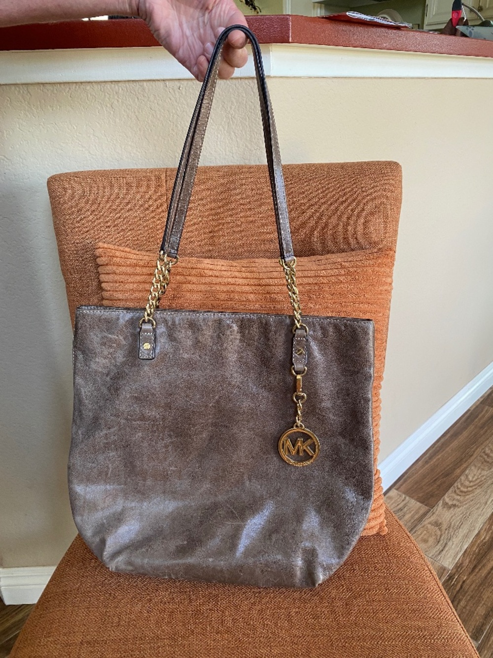 Michael Kors Fulton Large Chain Shoulder Tote Bag - Metallic Pewter Distressed